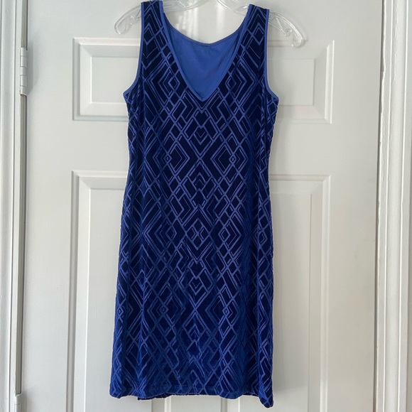 WHITE HOUSE BLACK MARKET BLUE VELVET SLEEVELESS DRESS. SIZE XS. - Picture 2 of 5